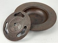 Lid removed showing bowl interior and textured lid