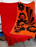 Both towels displayed, showing colors and size