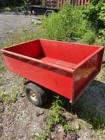 Left side view showing overall trailer, wheels and bed