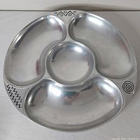Top view showing overall platter shape, compartments and rim motifs
