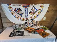 Full lot overview on table and hanging textile
