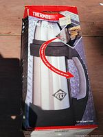 Front of retail box showing Thermos The Rock bottle, branding, capacity