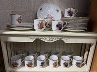 Overview of cups and plates on shelf