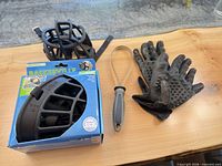 Entire lot: two muzzles, gloves, shedding tool with box