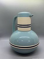 Front view of Corning Thermique insulated carafe