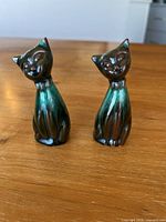 Front view of both cat figurines