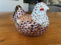 Right side profile of porcelain bird paperweight