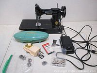 Overall lot: machine, pedal, accessories spread out