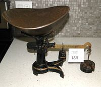 Scale assembled with scoop tray and weights
