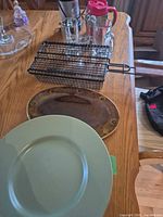 Green ceramic plate, brown ceramic plate, barbecue grill basket