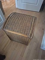 Closed wicker laundry hamper