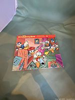 Front lid showing illustrated Donald Duck family scene