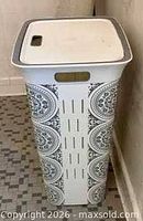 Front view of patterned trash bin with lid