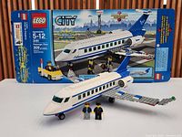 Full view of assembled passenger plane, minifigures and box