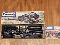Box lid with artwork and internal contents showing unassembled parts on sprues
