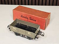 Hornby O gauge wagon front view with box