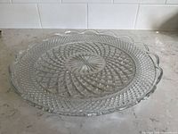 oblique view of entire platter, showing edge and pattern