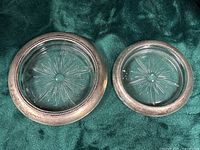 Top view showing both ashtrays sizes and crystal starburst design