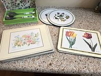 Overview of all placemats and salad servers