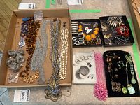 Overview of entire jewellery lot in trays and box