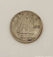 Reverse of 1942 Canadian 10-cent coin showing Bluenose schooner and date