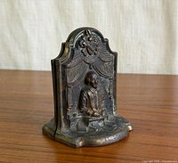 Front view of single Shakespeare cast iron bookend