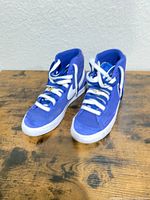 Both sneakers front view showing color, laces, swoosh