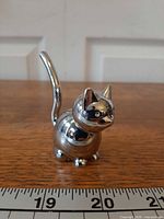 Front view of chrome Umbra Zoola cat ring holder