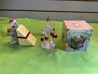 Lot overview: ceramic mouse & cheese shakers, glass tree, boxed candle holder