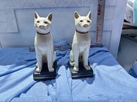 Front view of both cat bookends