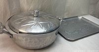 Server with lid and matching tray