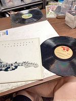 Front sleeve and vinyl disc overview