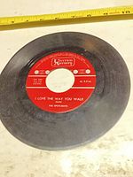 A-side label showing title I Love The Way You Walk, United Artists branding, catalogue number UA 662