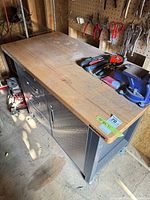 Overall view of workbench, vise and loose tools