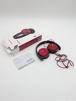 Headphones, box and manual overview