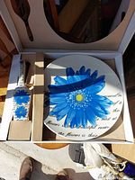 Plate and server set in original box