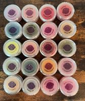 Front view of 20 Scentsy wax melt tubs showing all scent labels