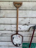 Full view of shovel showing entire painted rooster design and handle