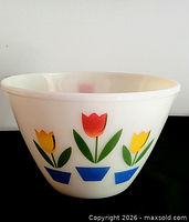 Exterior view showing tulip pattern and bowl shape