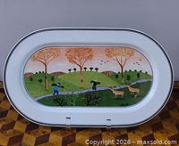 Front view showing entire Naïf scene and oval shape