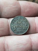 Reverse showing CANADA ONE CENT 1933 with maple leaves