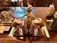 Front view Serket statue with both Nefertiti bookends