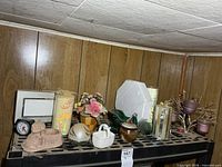 Shelf displaying entire assortment of décor items