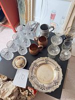 Full lot overview showing all barware pieces on tabletop