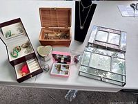 Overview of all jewelry boxes and items on table