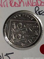 Reverse of 2015 10 pence coin showing shield design