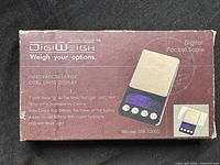 Front of DigiWeigh DW-1000D box displaying scale features and model