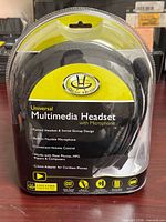 Front of sealed Gear Head Universal Multimedia Headset package