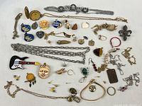Overall view of entire lot showing mixed jewellery pieces