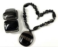 Necklace and bracelet set overview